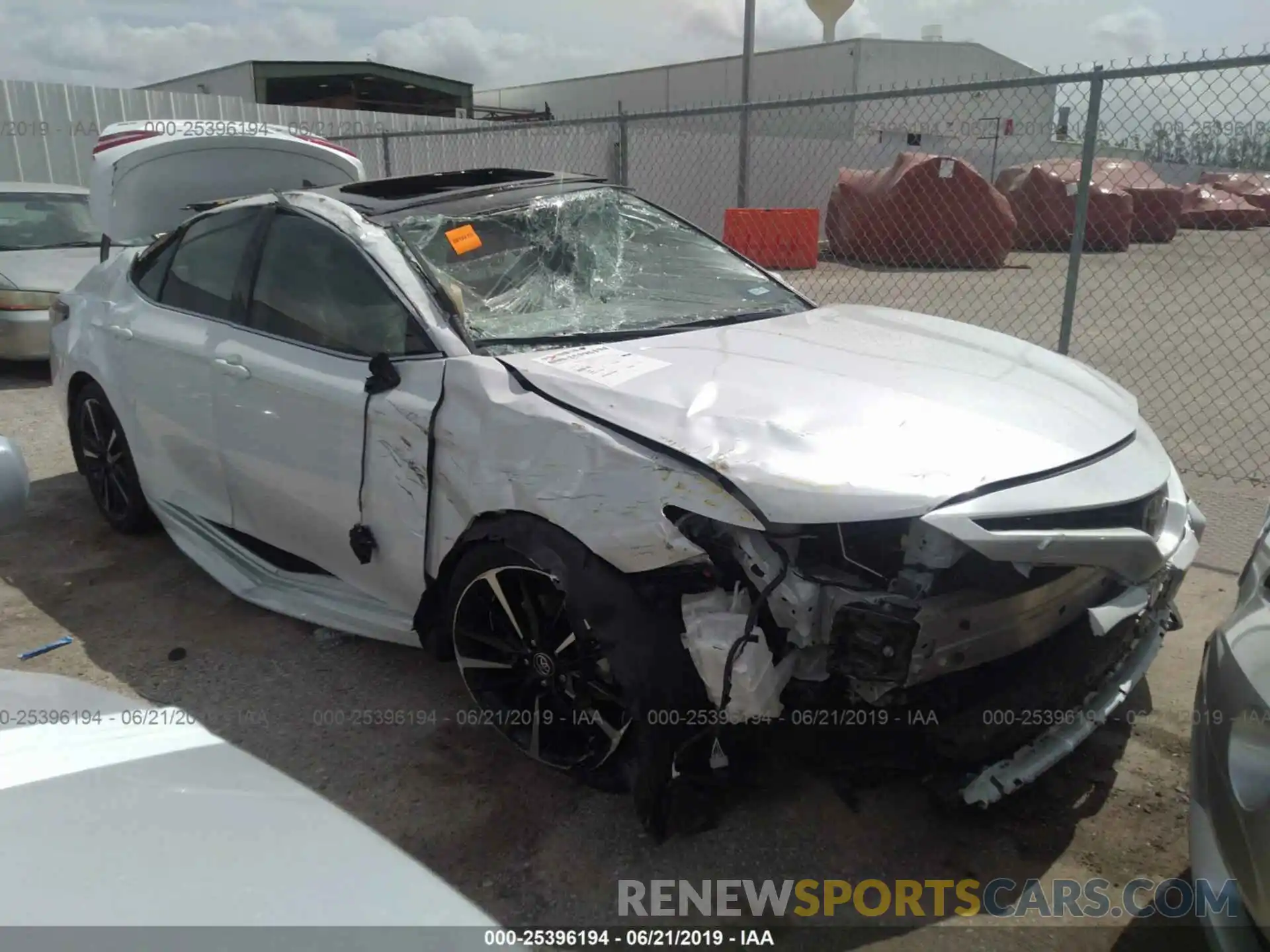 1 Photograph of a damaged car 4T1B61HK7KU748660 TOYOTA CAMRY 2019