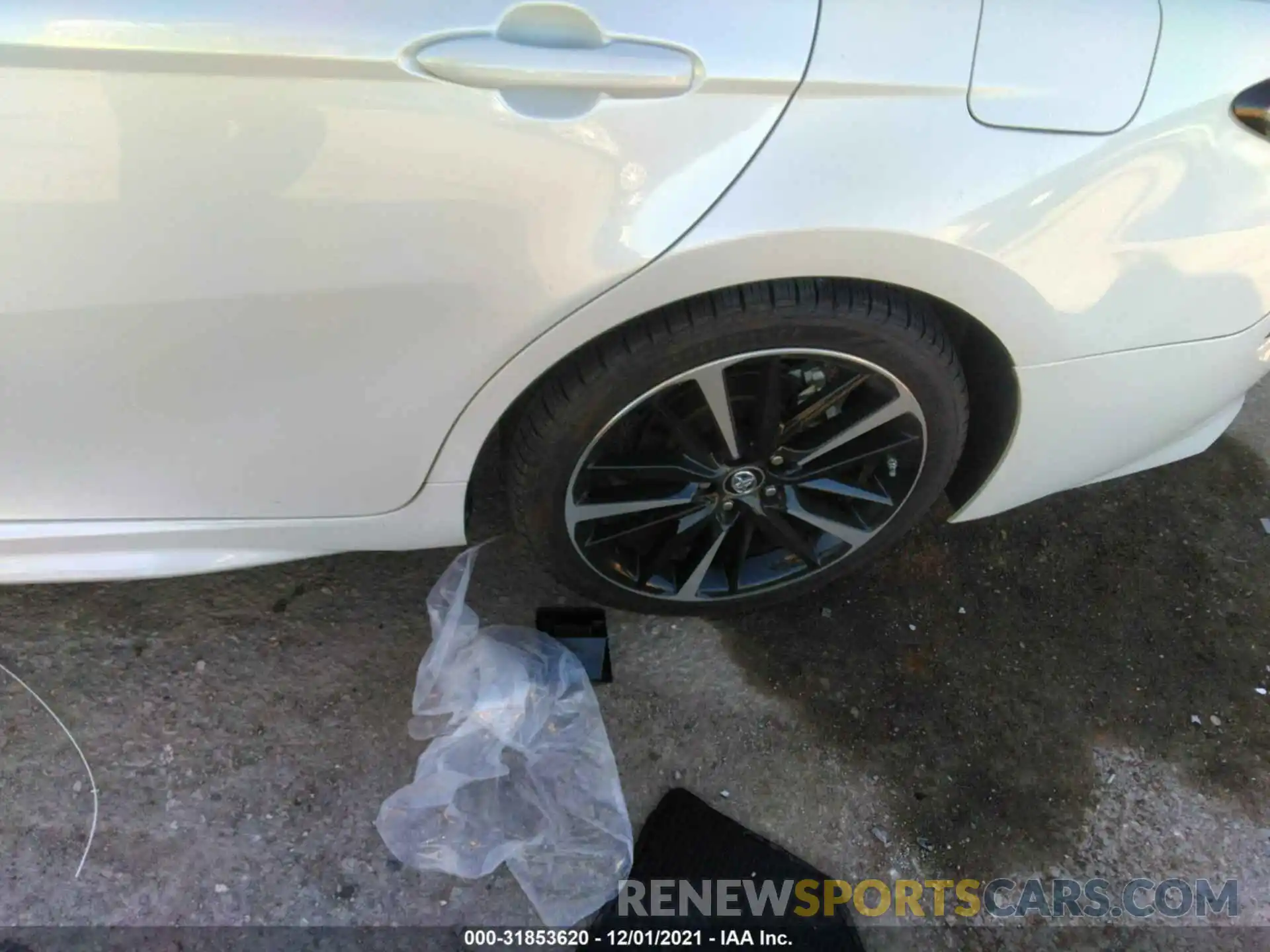 13 Photograph of a damaged car 4T1B61HK7KU760744 TOYOTA CAMRY 2019