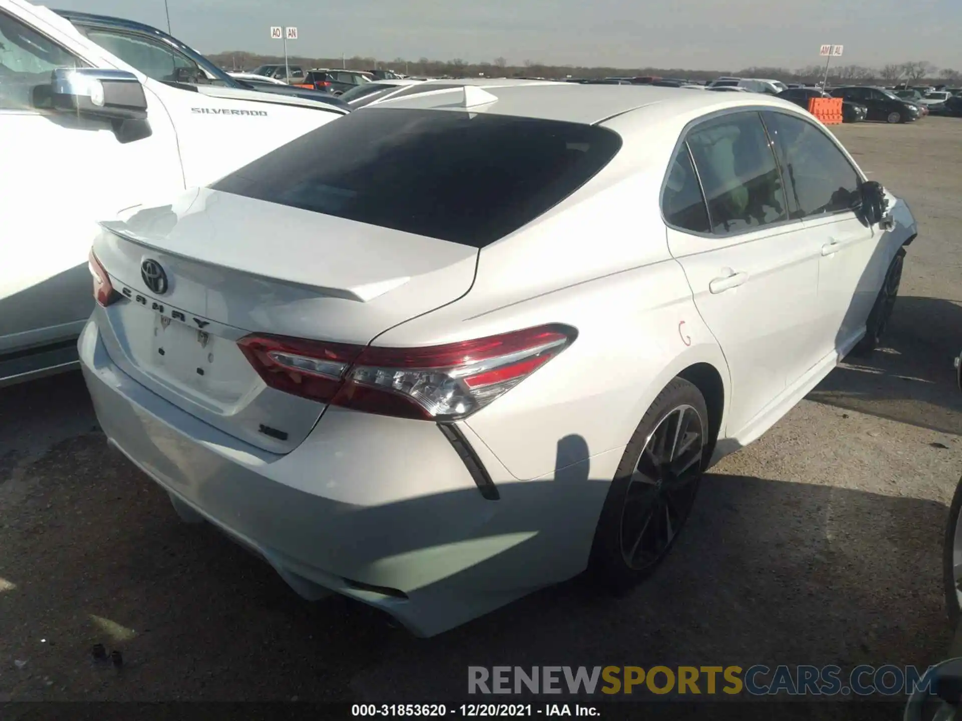 4 Photograph of a damaged car 4T1B61HK7KU760744 TOYOTA CAMRY 2019