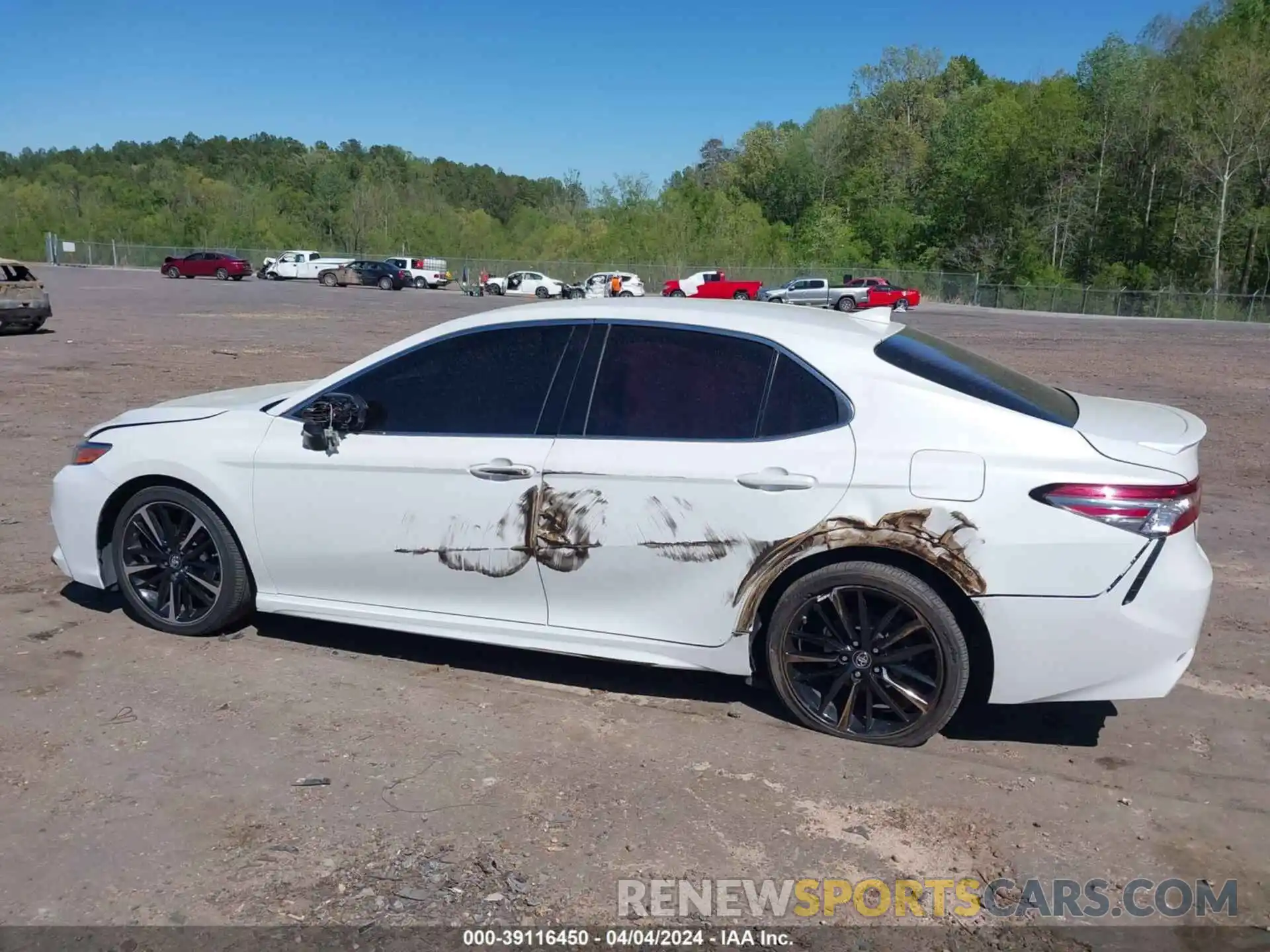 14 Photograph of a damaged car 4T1B61HK7KU768813 TOYOTA CAMRY 2019