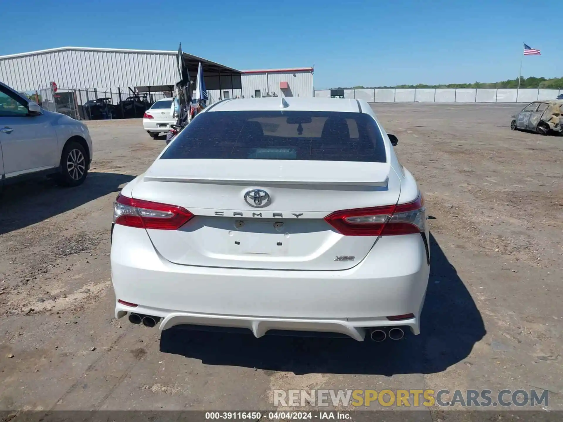 16 Photograph of a damaged car 4T1B61HK7KU768813 TOYOTA CAMRY 2019