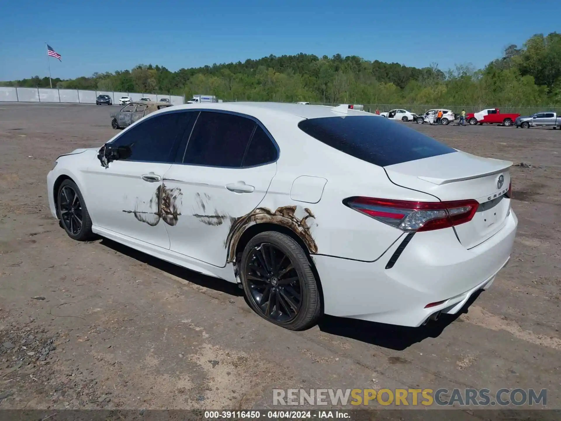 3 Photograph of a damaged car 4T1B61HK7KU768813 TOYOTA CAMRY 2019