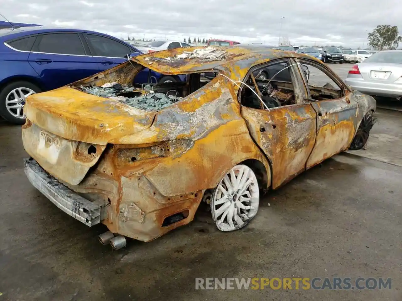 4 Photograph of a damaged car 4T1B61HK7KU768911 TOYOTA CAMRY 2019