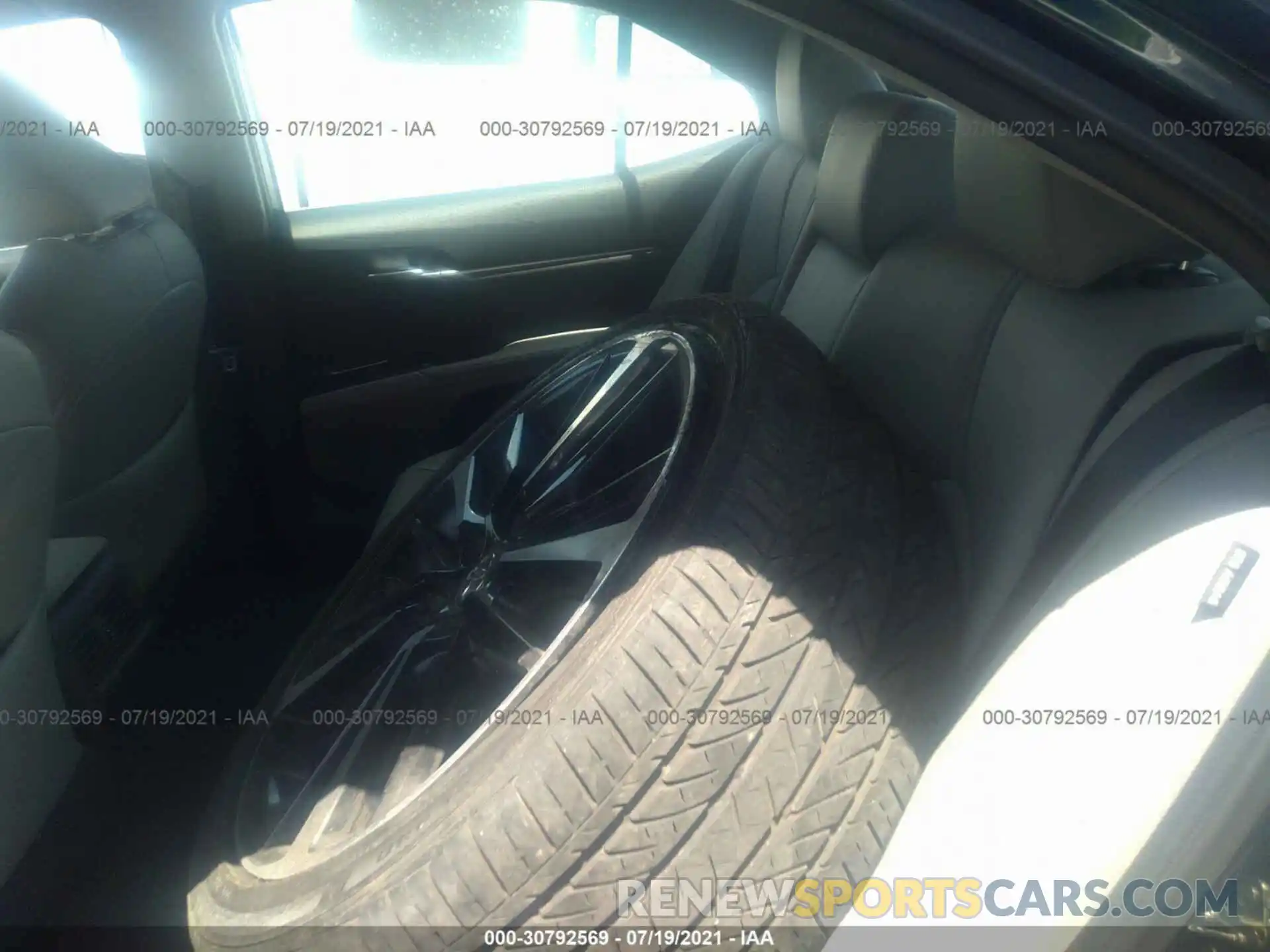 8 Photograph of a damaged car 4T1B61HK7KU774286 TOYOTA CAMRY 2019