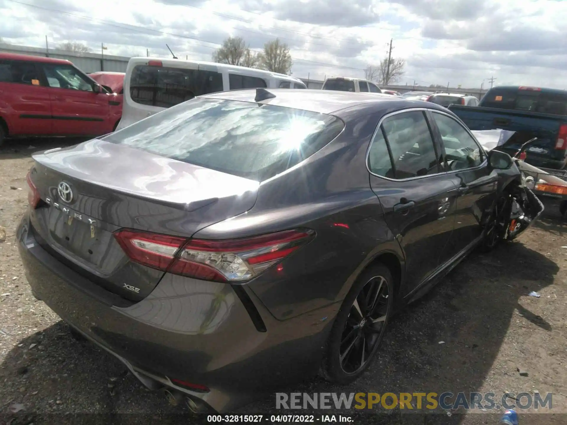 4 Photograph of a damaged car 4T1B61HK7KU774708 TOYOTA CAMRY 2019