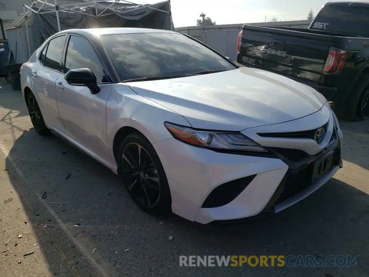 1 Photograph of a damaged car 4T1B61HK8KU164137 TOYOTA CAMRY 2019