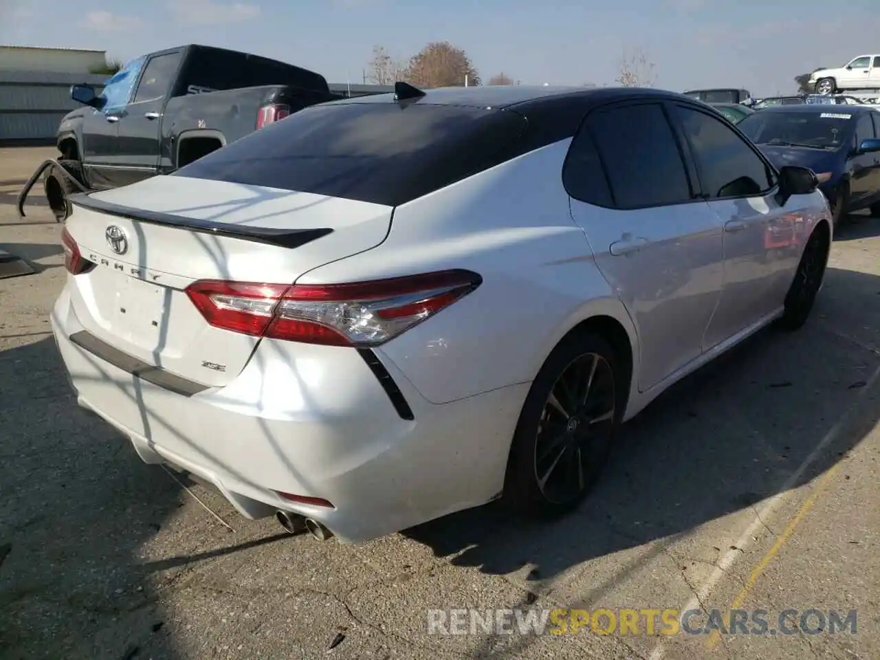 4 Photograph of a damaged car 4T1B61HK8KU164137 TOYOTA CAMRY 2019