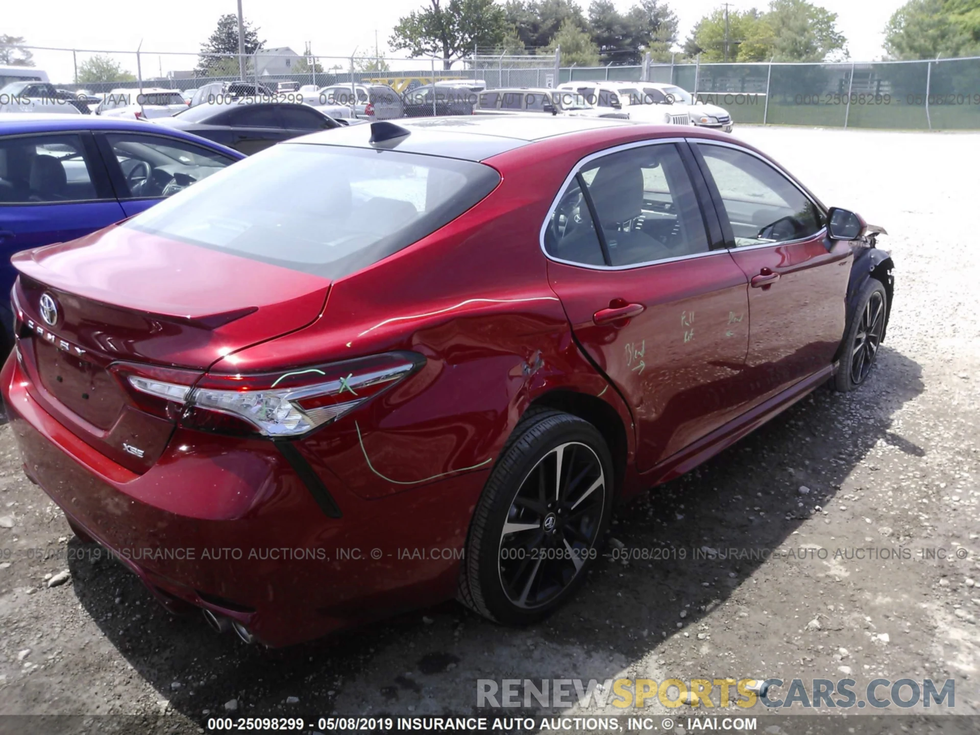 4 Photograph of a damaged car 4T1B61HK8KU166647 TOYOTA CAMRY 2019