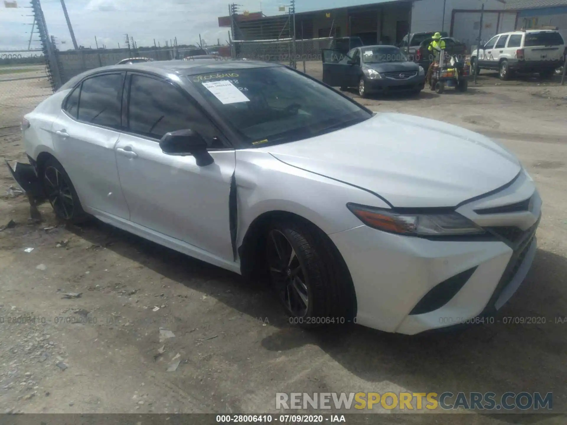 1 Photograph of a damaged car 4T1B61HK8KU172920 TOYOTA CAMRY 2019