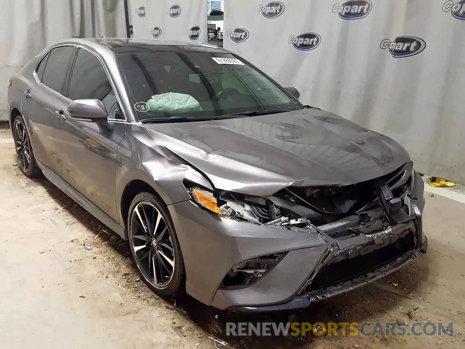 1 Photograph of a damaged car 4T1B61HK8KU181391 TOYOTA CAMRY 2019