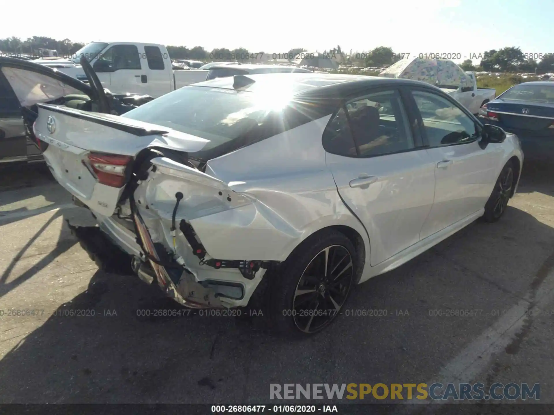 4 Photograph of a damaged car 4T1B61HK8KU185960 TOYOTA CAMRY 2019