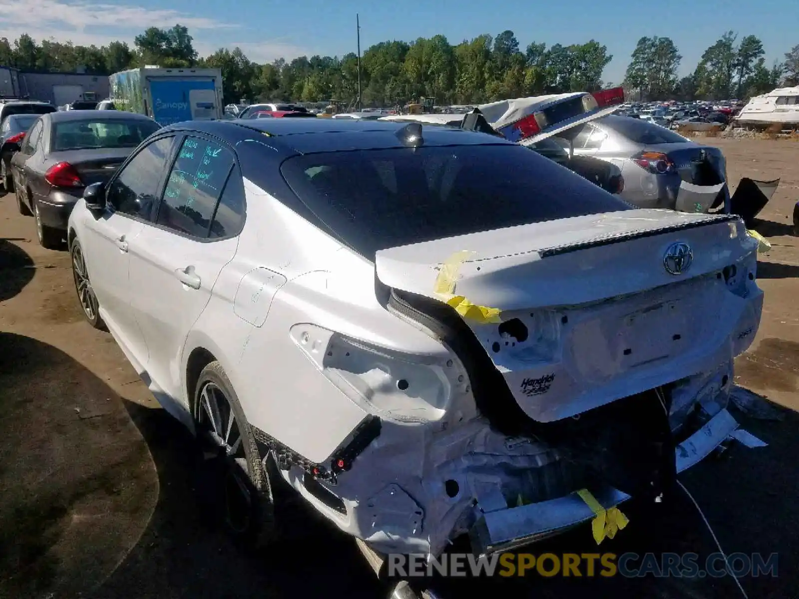 3 Photograph of a damaged car 4T1B61HK8KU192424 TOYOTA CAMRY 2019