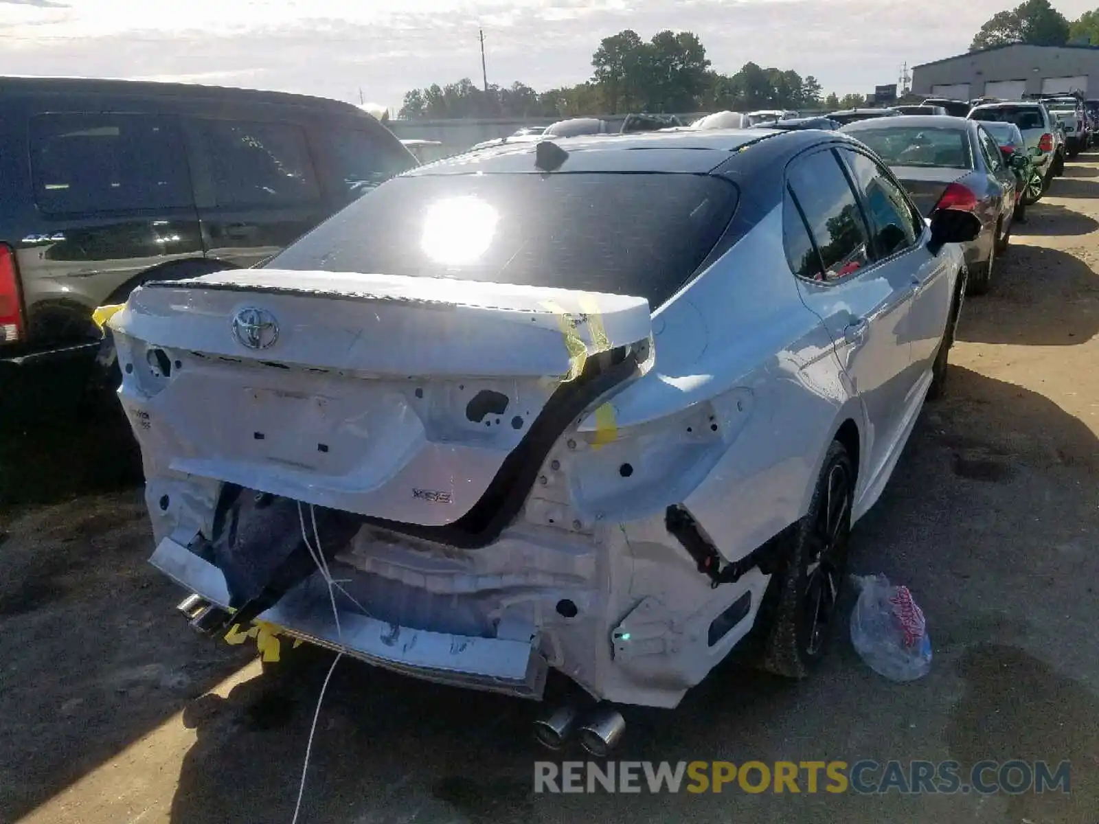 4 Photograph of a damaged car 4T1B61HK8KU192424 TOYOTA CAMRY 2019