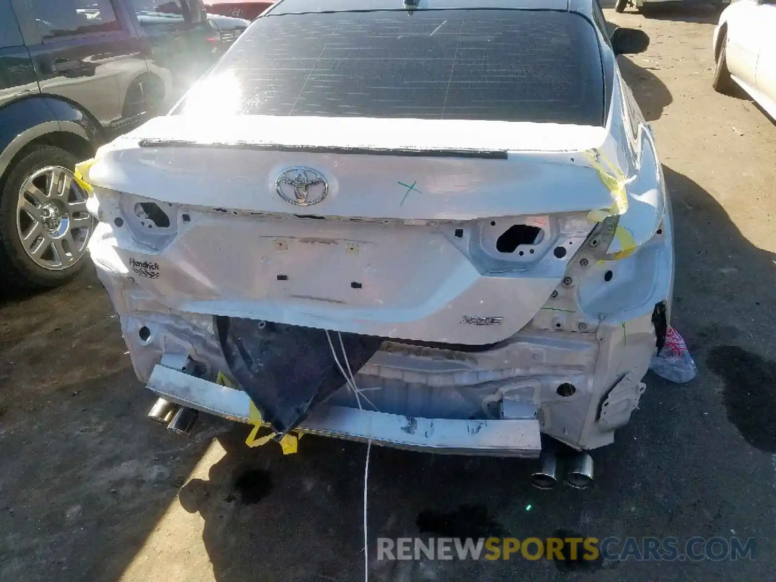 9 Photograph of a damaged car 4T1B61HK8KU192424 TOYOTA CAMRY 2019