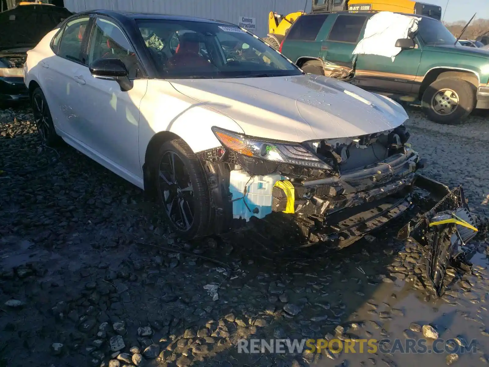 1 Photograph of a damaged car 4T1B61HK8KU201638 TOYOTA CAMRY 2019