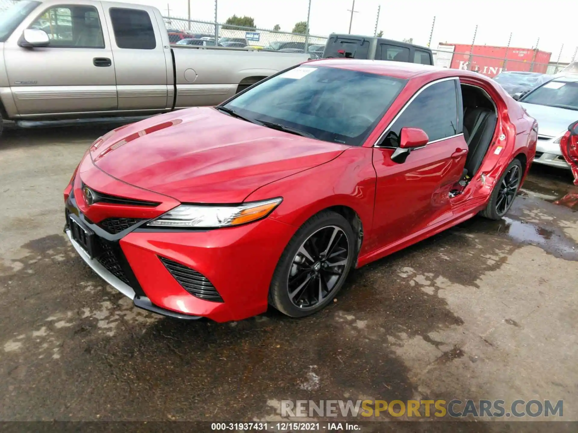 2 Photograph of a damaged car 4T1B61HK8KU207729 TOYOTA CAMRY 2019