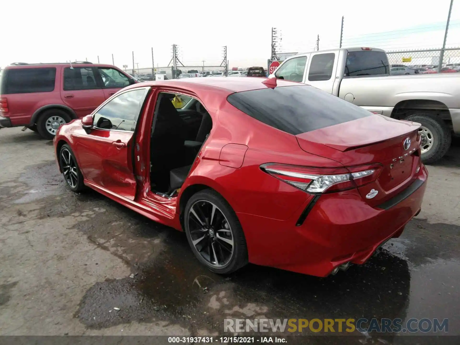 3 Photograph of a damaged car 4T1B61HK8KU207729 TOYOTA CAMRY 2019