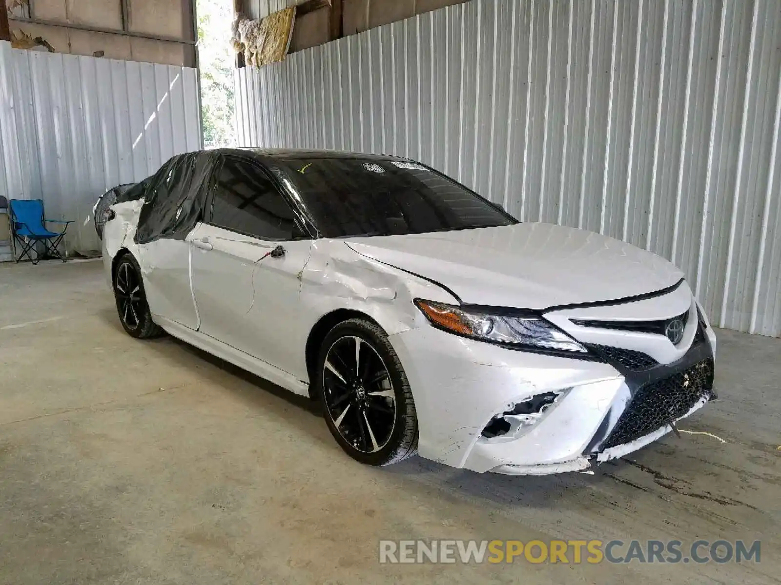 1 Photograph of a damaged car 4T1B61HK8KU241573 TOYOTA CAMRY 2019