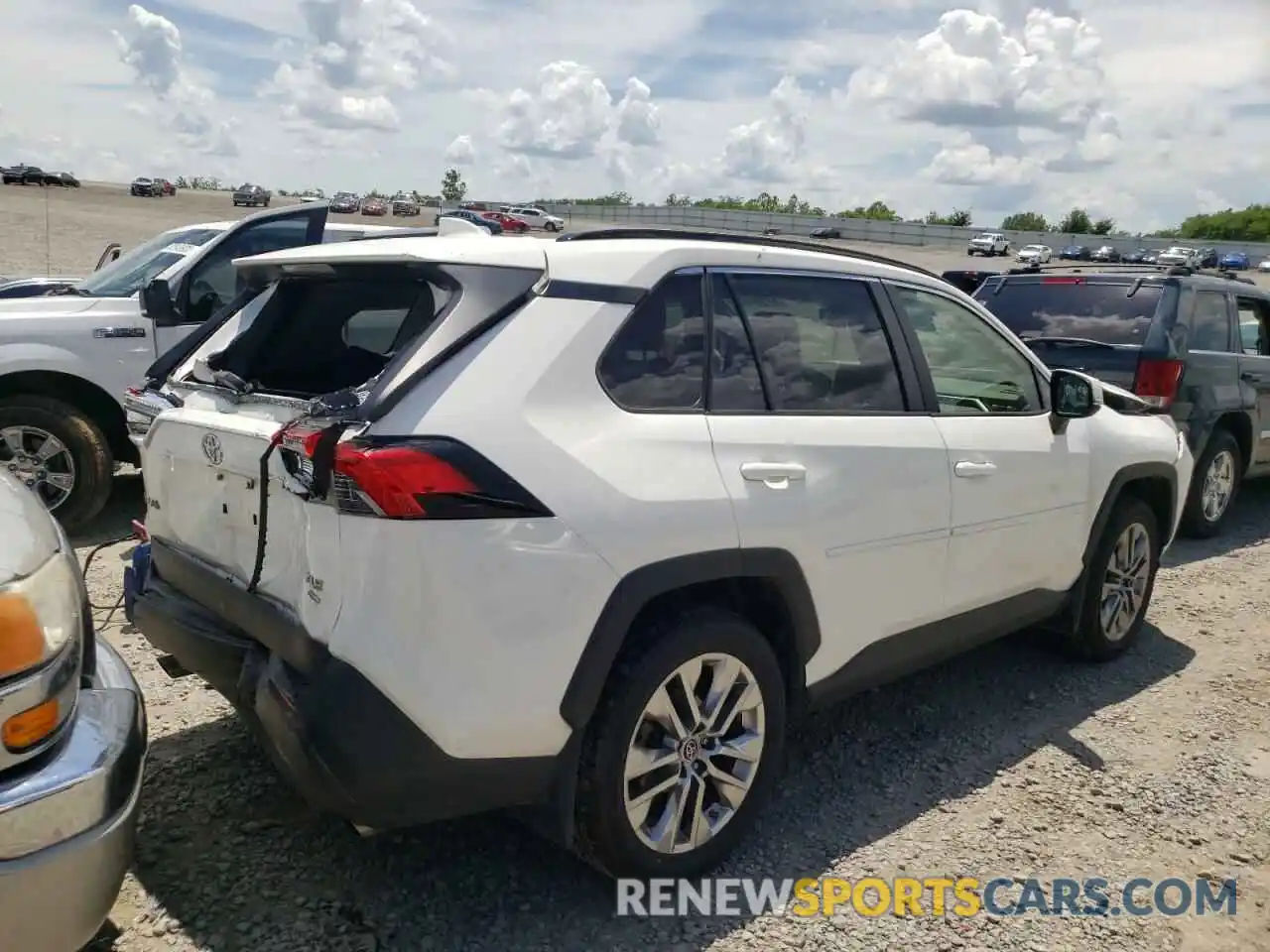 3 Photograph of a damaged car 4T1B61HK8KU246207 TOYOTA CAMRY 2019