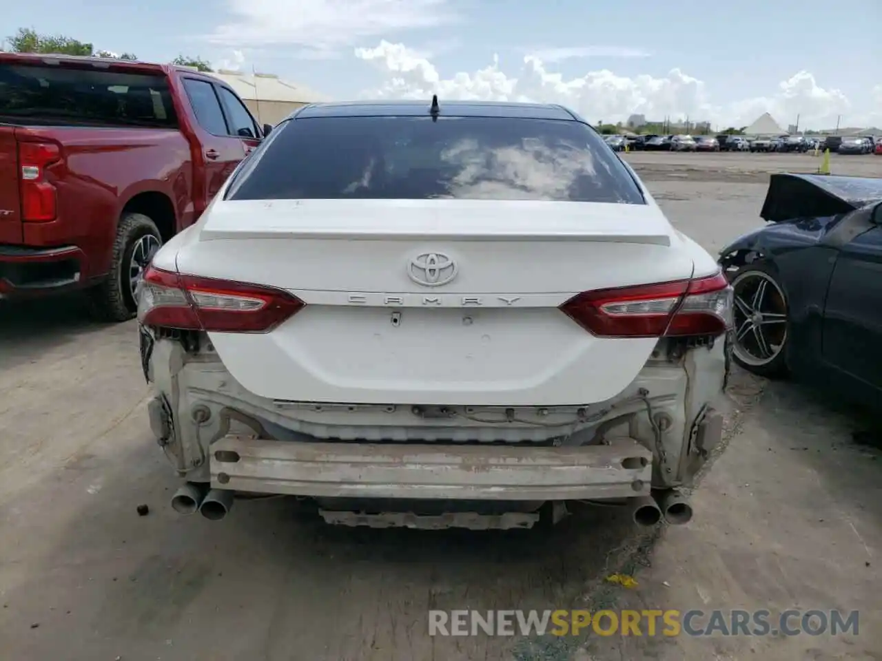 9 Photograph of a damaged car 4T1B61HK8KU246207 TOYOTA CAMRY 2019