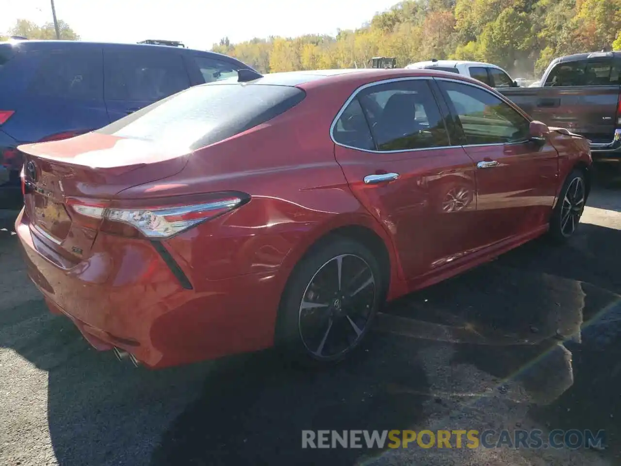 4 Photograph of a damaged car 4T1B61HK8KU246658 TOYOTA CAMRY 2019