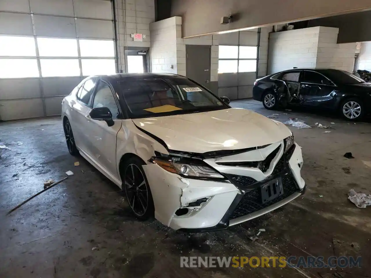 1 Photograph of a damaged car 4T1B61HK8KU256199 TOYOTA CAMRY 2019