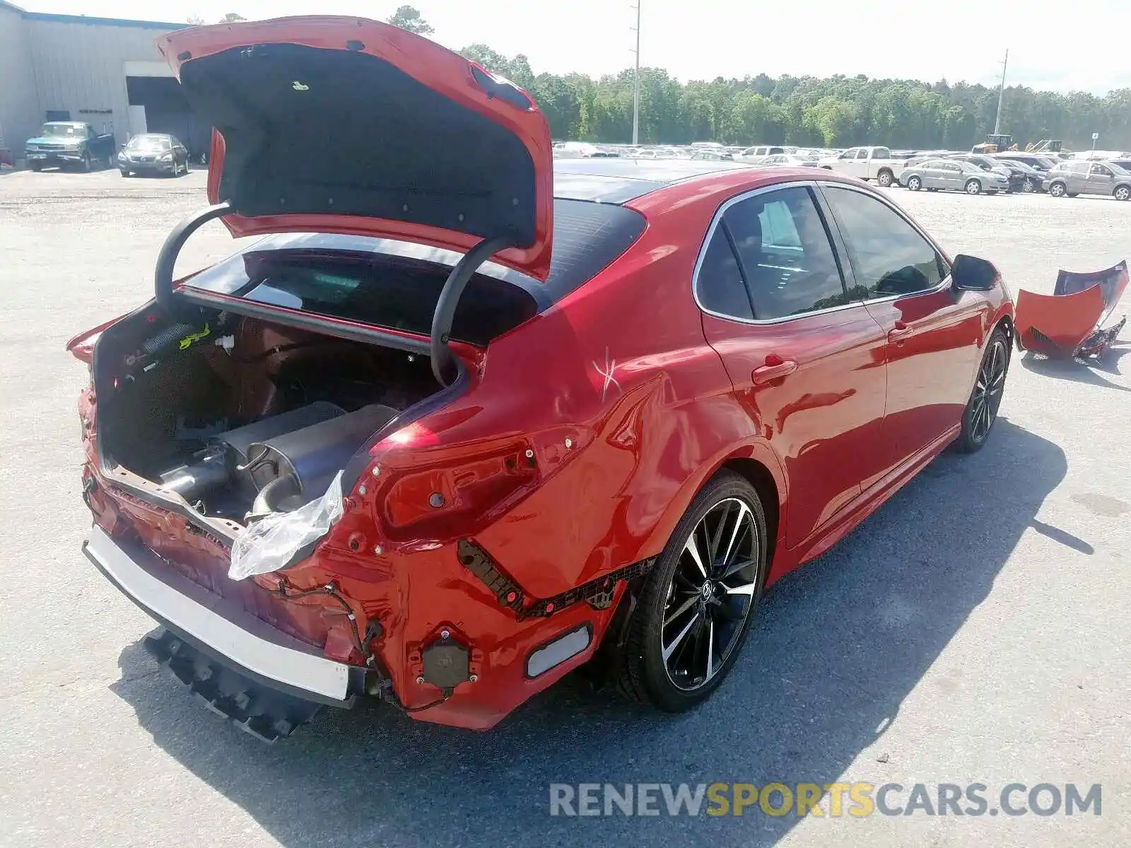 4 Photograph of a damaged car 4T1B61HK8KU264786 TOYOTA CAMRY 2019