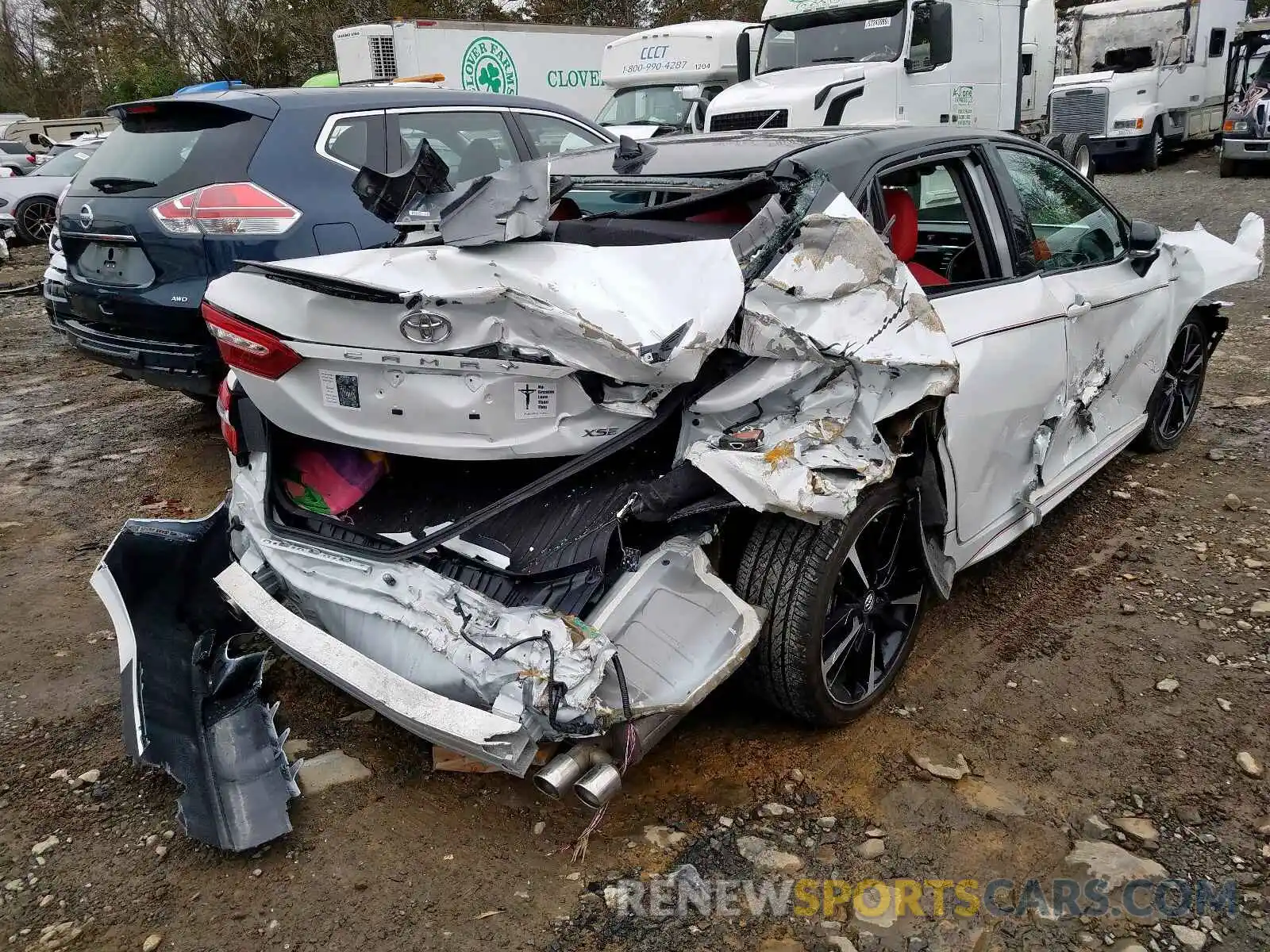 4 Photograph of a damaged car 4T1B61HK8KU268644 TOYOTA CAMRY 2019