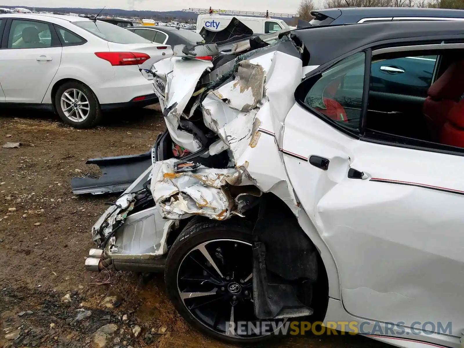 9 Photograph of a damaged car 4T1B61HK8KU268644 TOYOTA CAMRY 2019