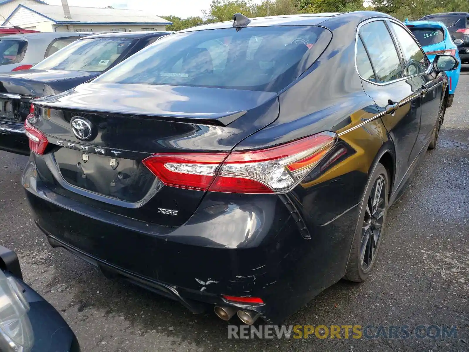 4 Photograph of a damaged car 4T1B61HK8KU274086 TOYOTA CAMRY 2019