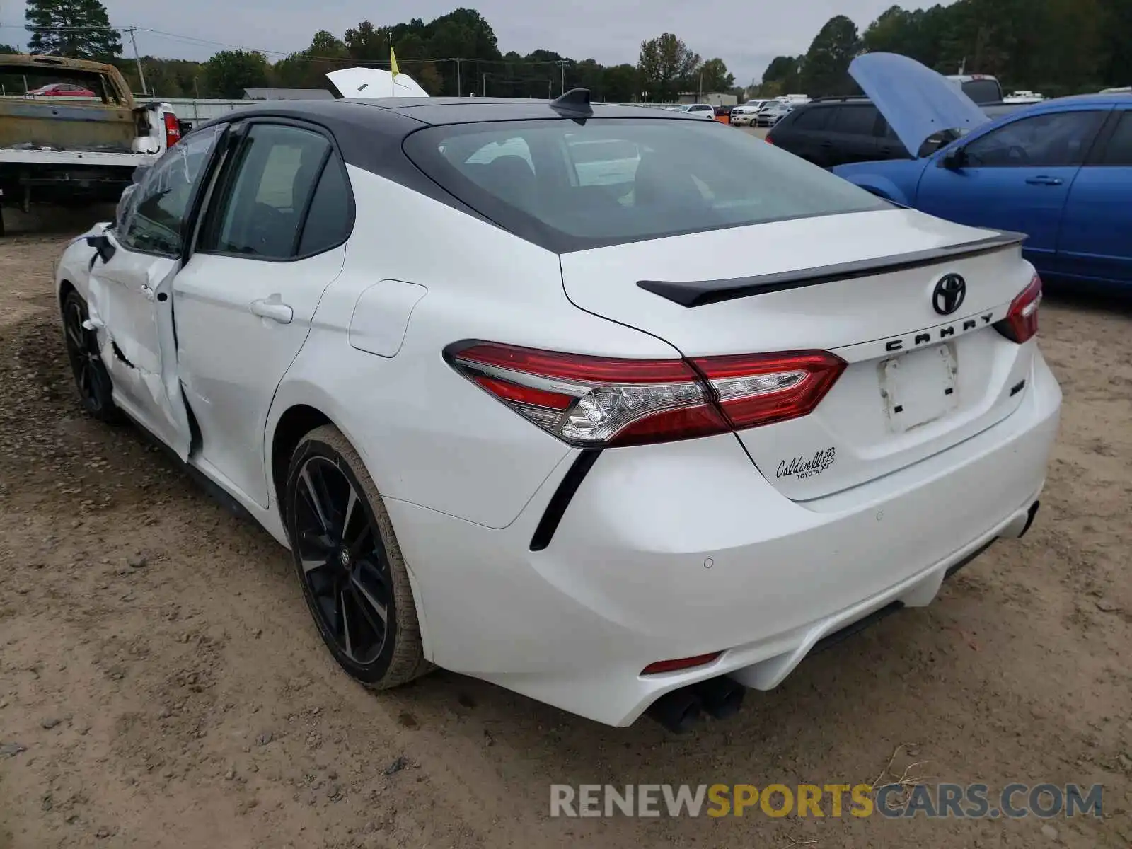 3 Photograph of a damaged car 4T1B61HK8KU279806 TOYOTA CAMRY 2019