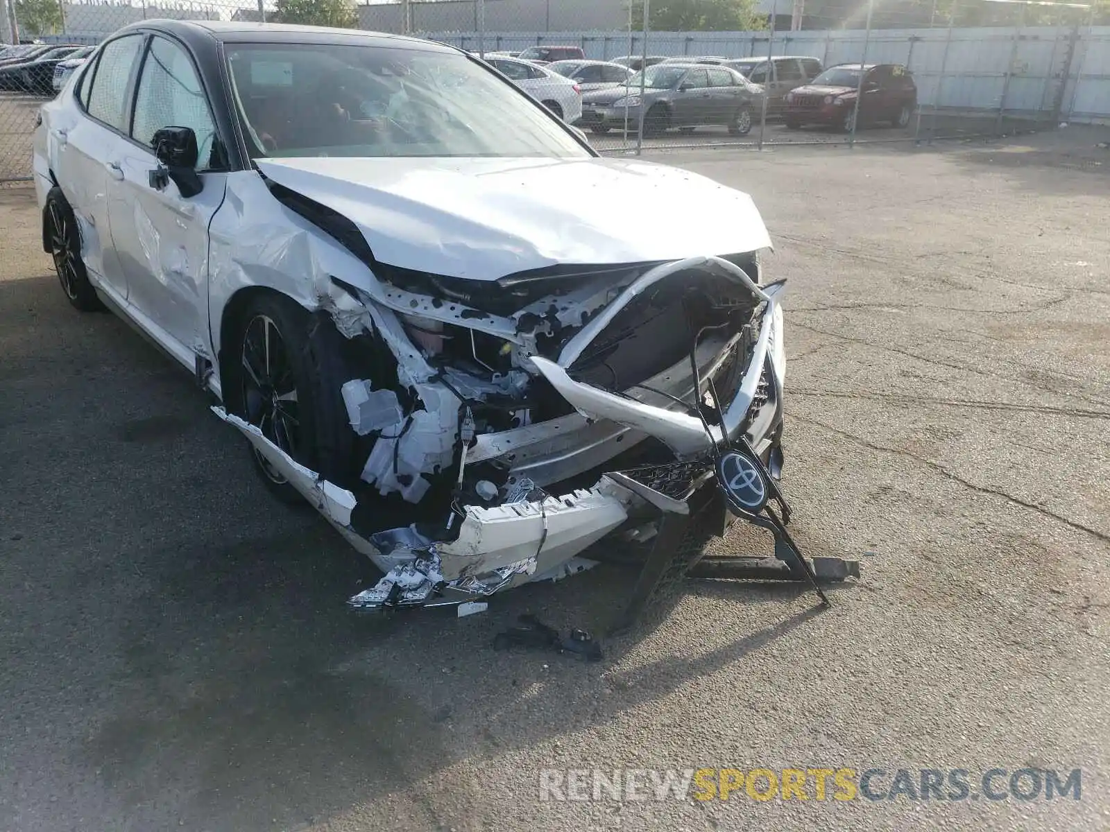 9 Photograph of a damaged car 4T1B61HK8KU290501 TOYOTA CAMRY 2019