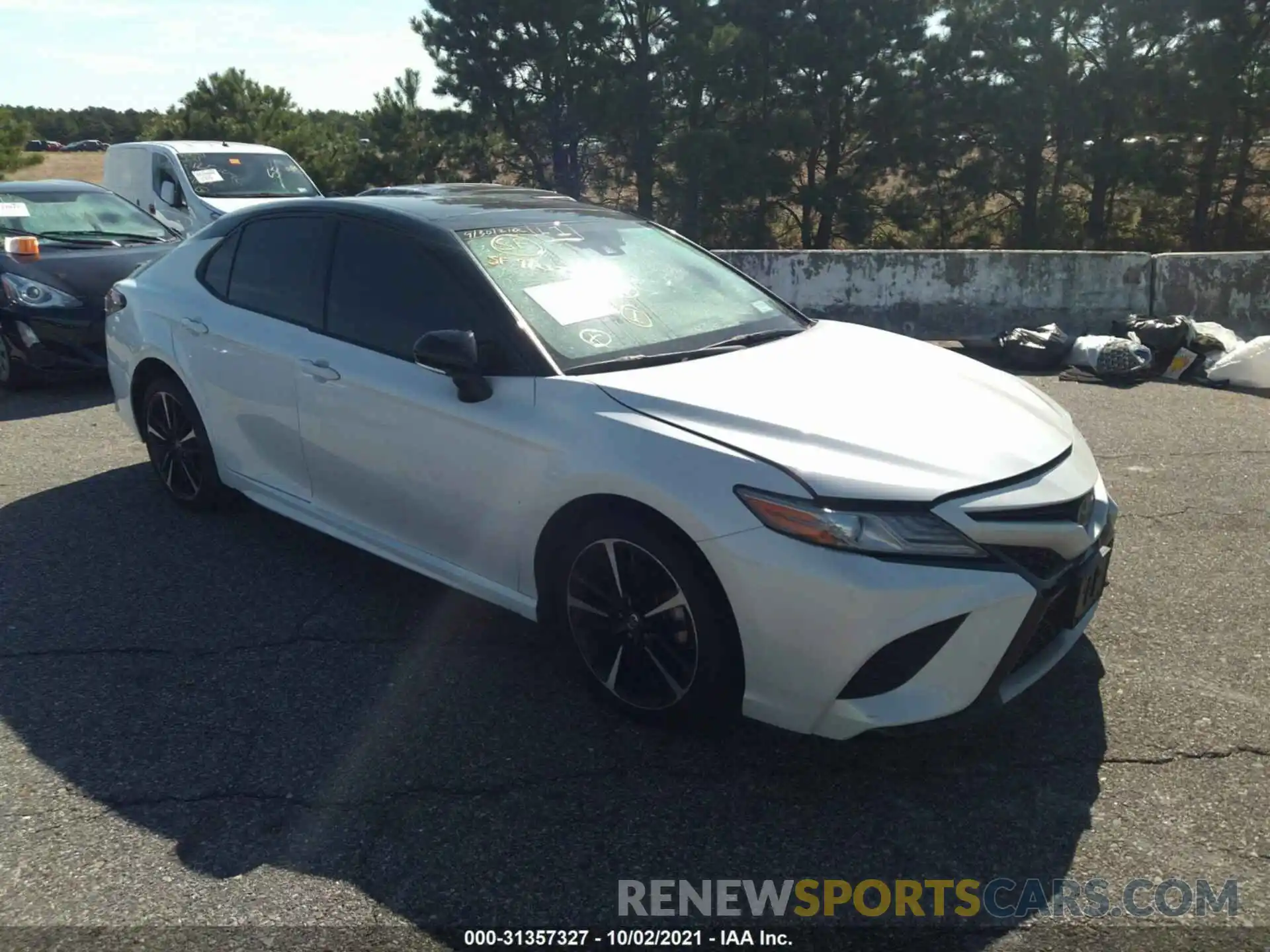 1 Photograph of a damaged car 4T1B61HK8KU291552 TOYOTA CAMRY 2019