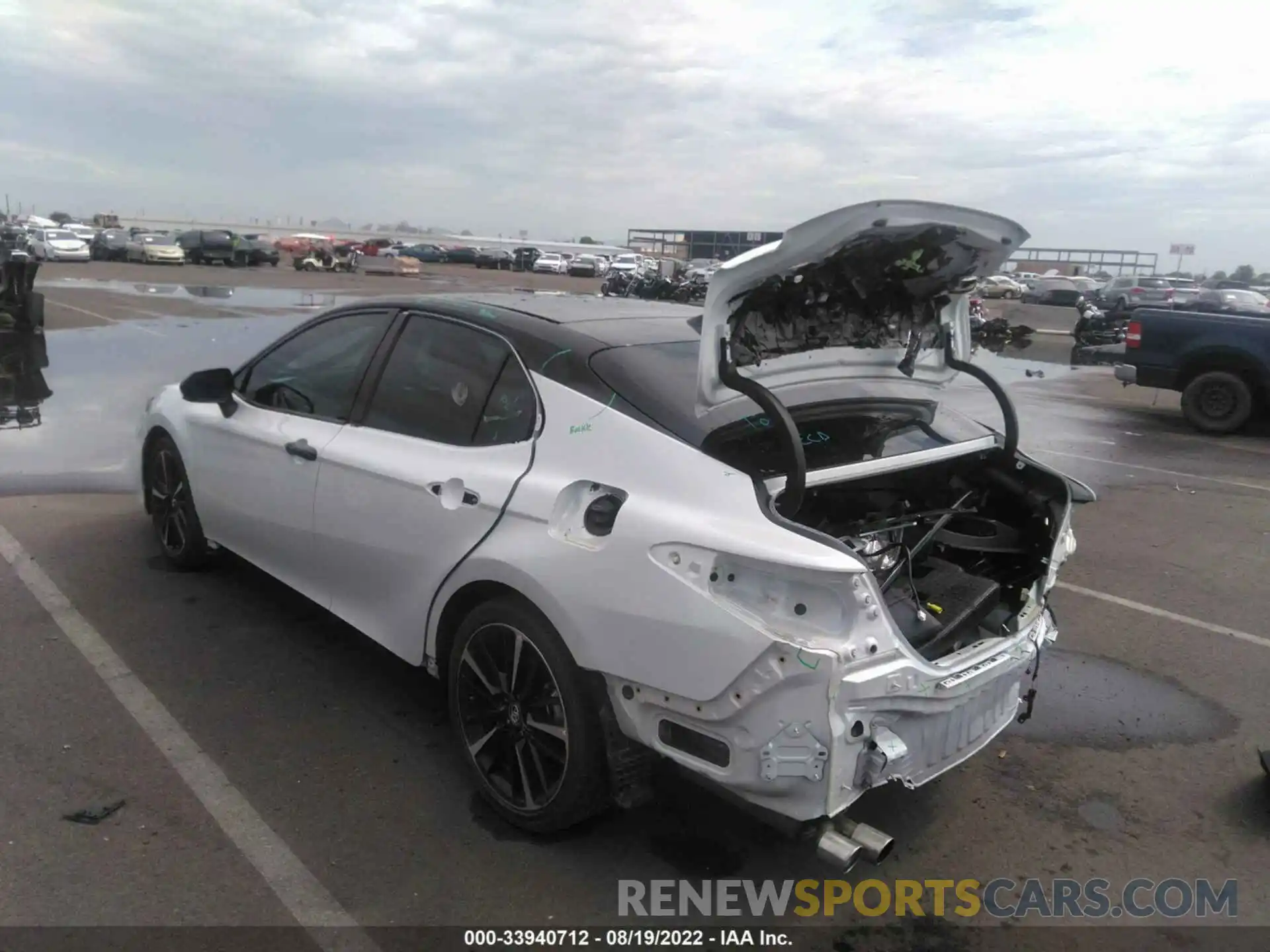 3 Photograph of a damaged car 4T1B61HK8KU295116 TOYOTA CAMRY 2019