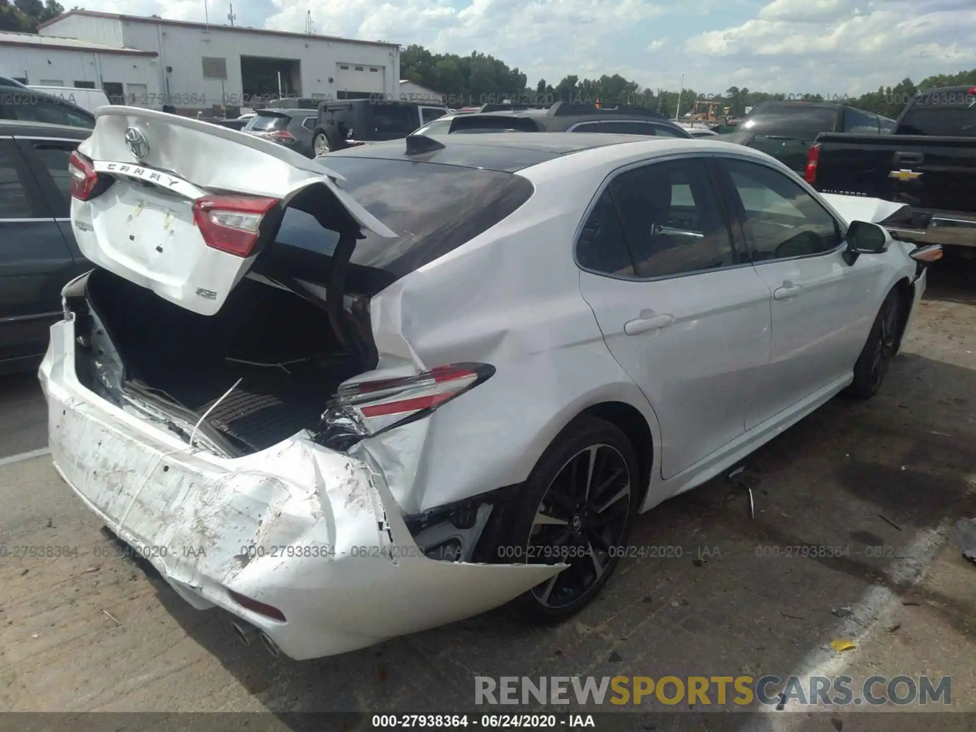 4 Photograph of a damaged car 4T1B61HK8KU681356 TOYOTA CAMRY 2019