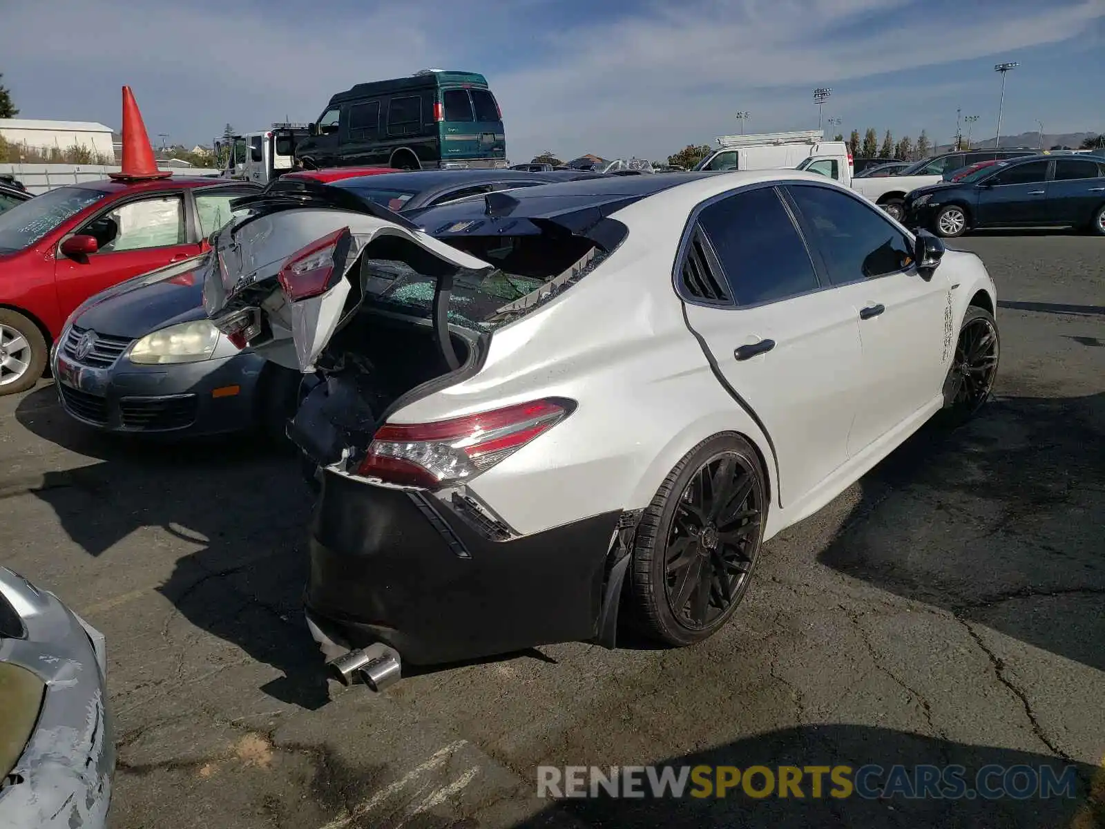 4 Photograph of a damaged car 4T1B61HK8KU691966 TOYOTA CAMRY 2019