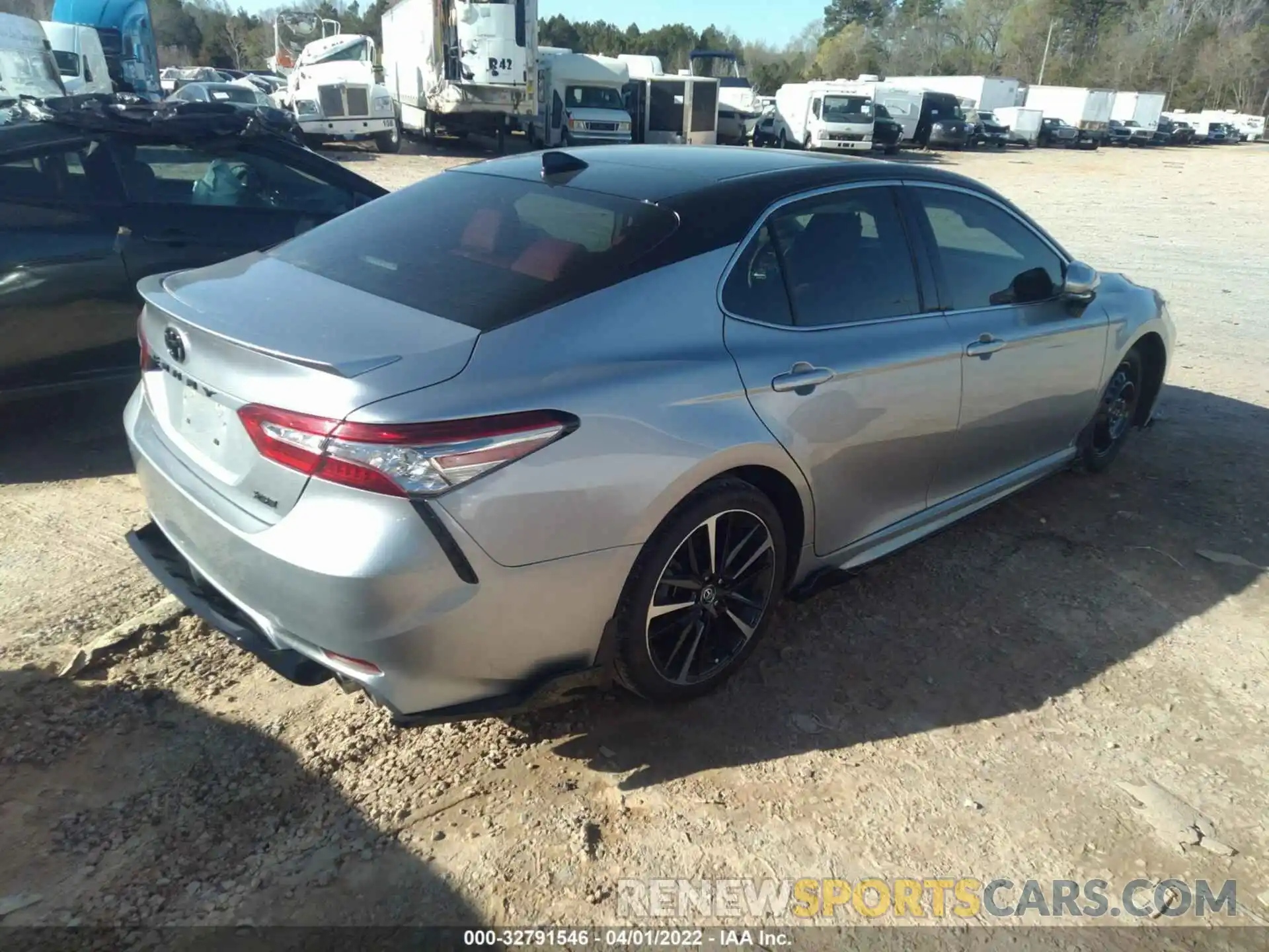 4 Photograph of a damaged car 4T1B61HK8KU699940 TOYOTA CAMRY 2019