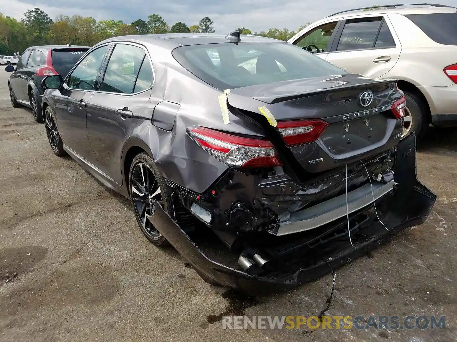 3 Photograph of a damaged car 4T1B61HK8KU702139 TOYOTA CAMRY 2019