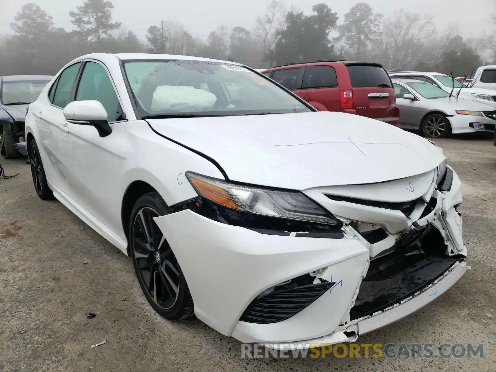 1 Photograph of a damaged car 4T1B61HK8KU709706 TOYOTA CAMRY 2019