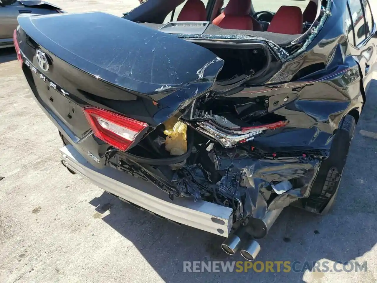 9 Photograph of a damaged car 4T1B61HK8KU724741 TOYOTA CAMRY 2019