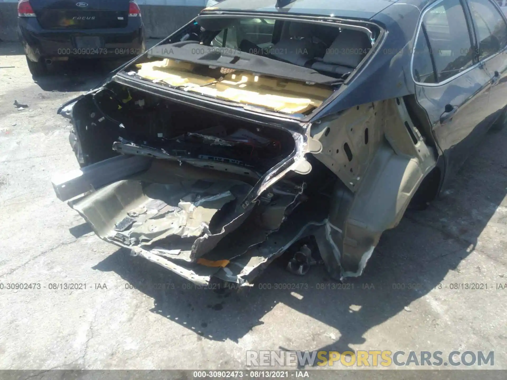 6 Photograph of a damaged car 4T1B61HK8KU737425 TOYOTA CAMRY 2019