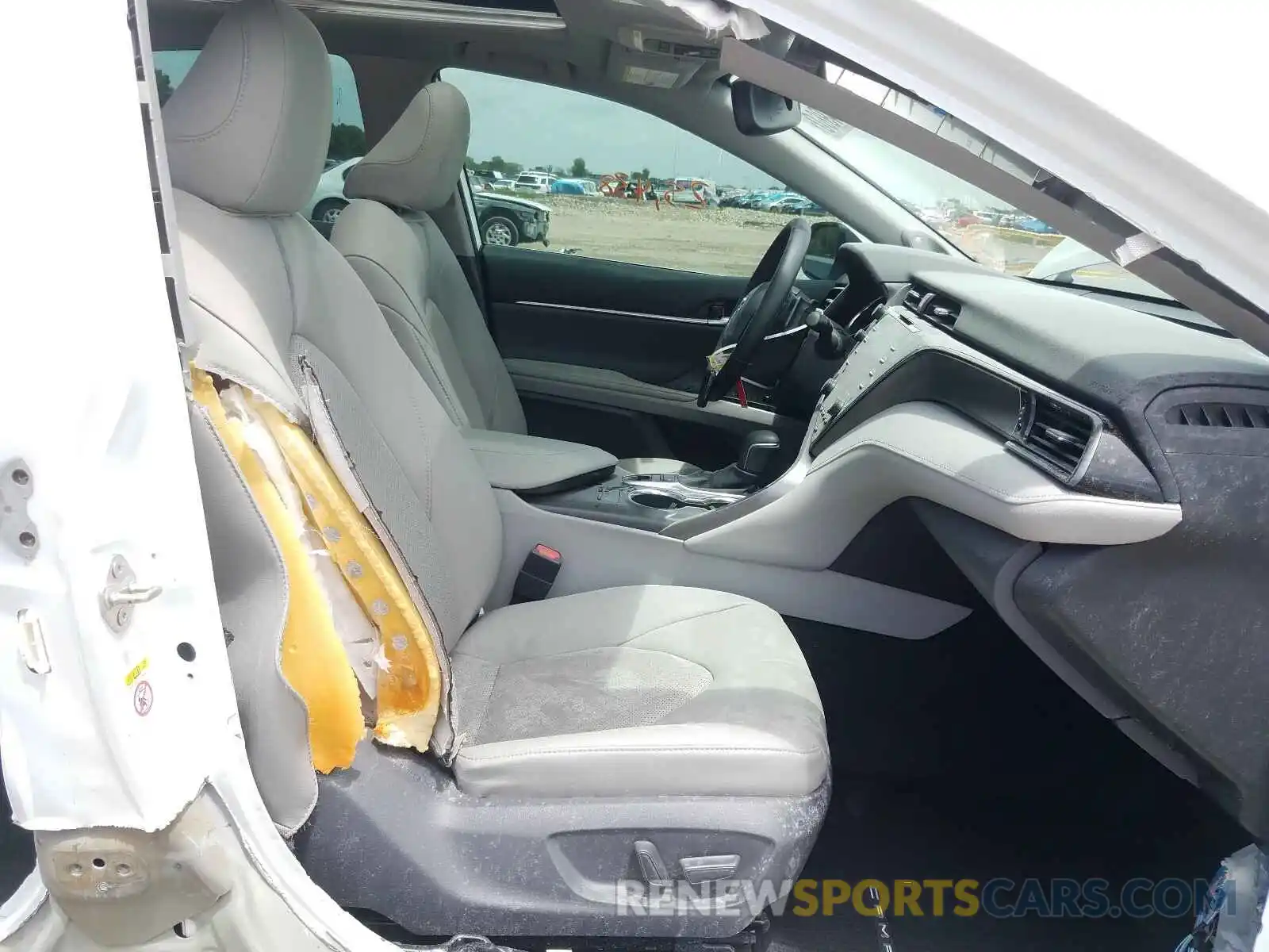 5 Photograph of a damaged car 4T1B61HK8KU756802 TOYOTA CAMRY 2019