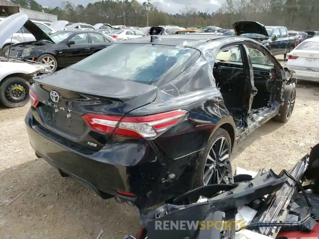 4 Photograph of a damaged car 4T1B61HK8KU763071 TOYOTA CAMRY 2019