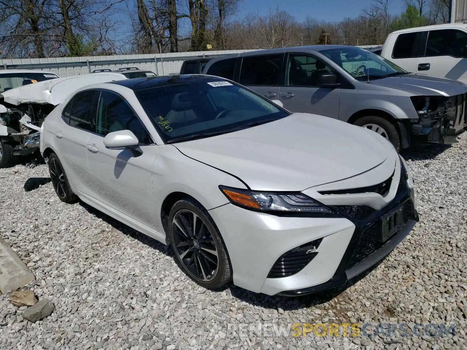 1 Photograph of a damaged car 4T1B61HK8KU772532 TOYOTA CAMRY 2019