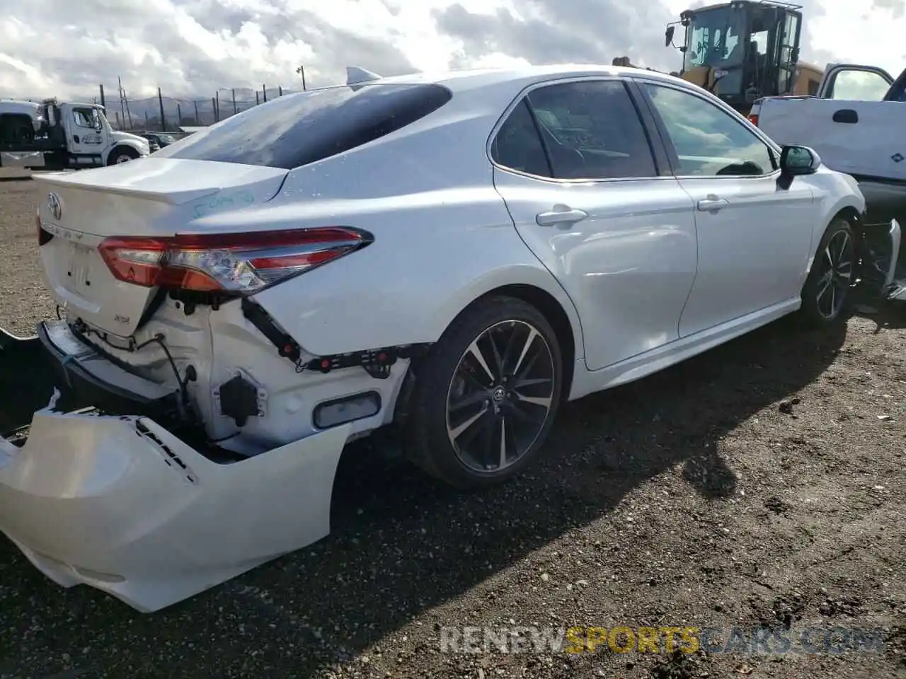 4 Photograph of a damaged car 4T1B61HK8KU784812 TOYOTA CAMRY 2019