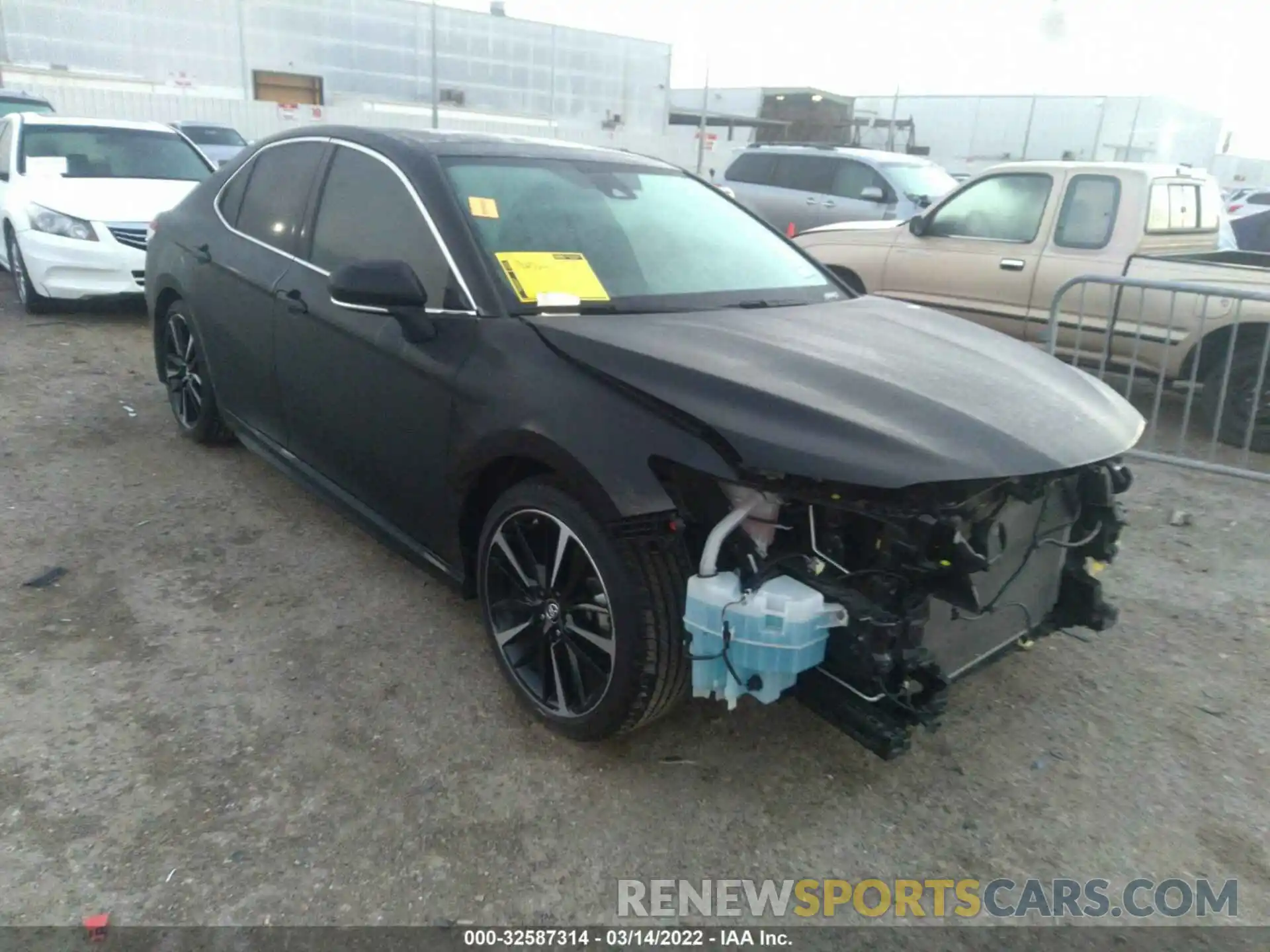 1 Photograph of a damaged car 4T1B61HK8KU791047 TOYOTA CAMRY 2019