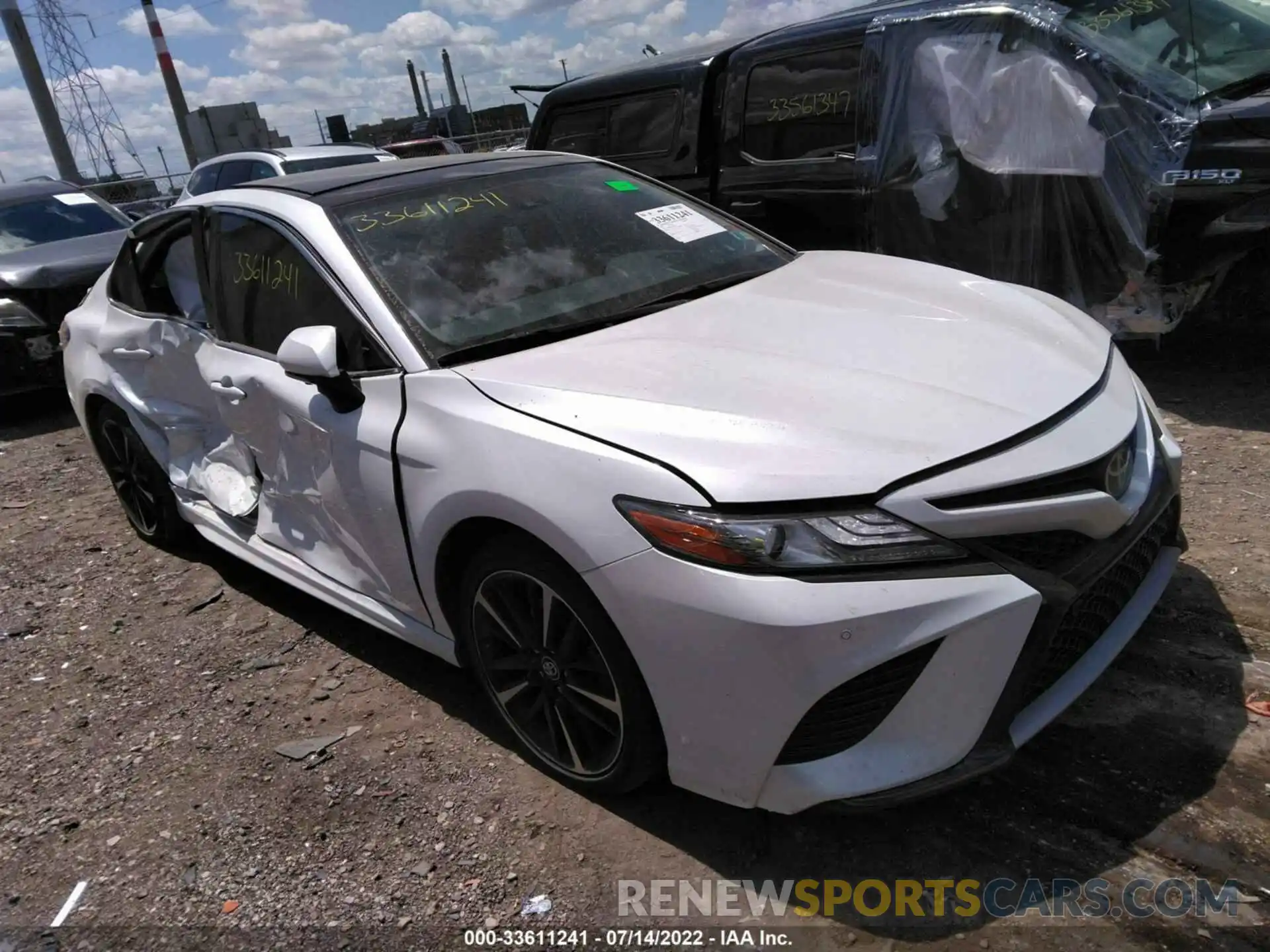 1 Photograph of a damaged car 4T1B61HK8KU801205 TOYOTA CAMRY 2019