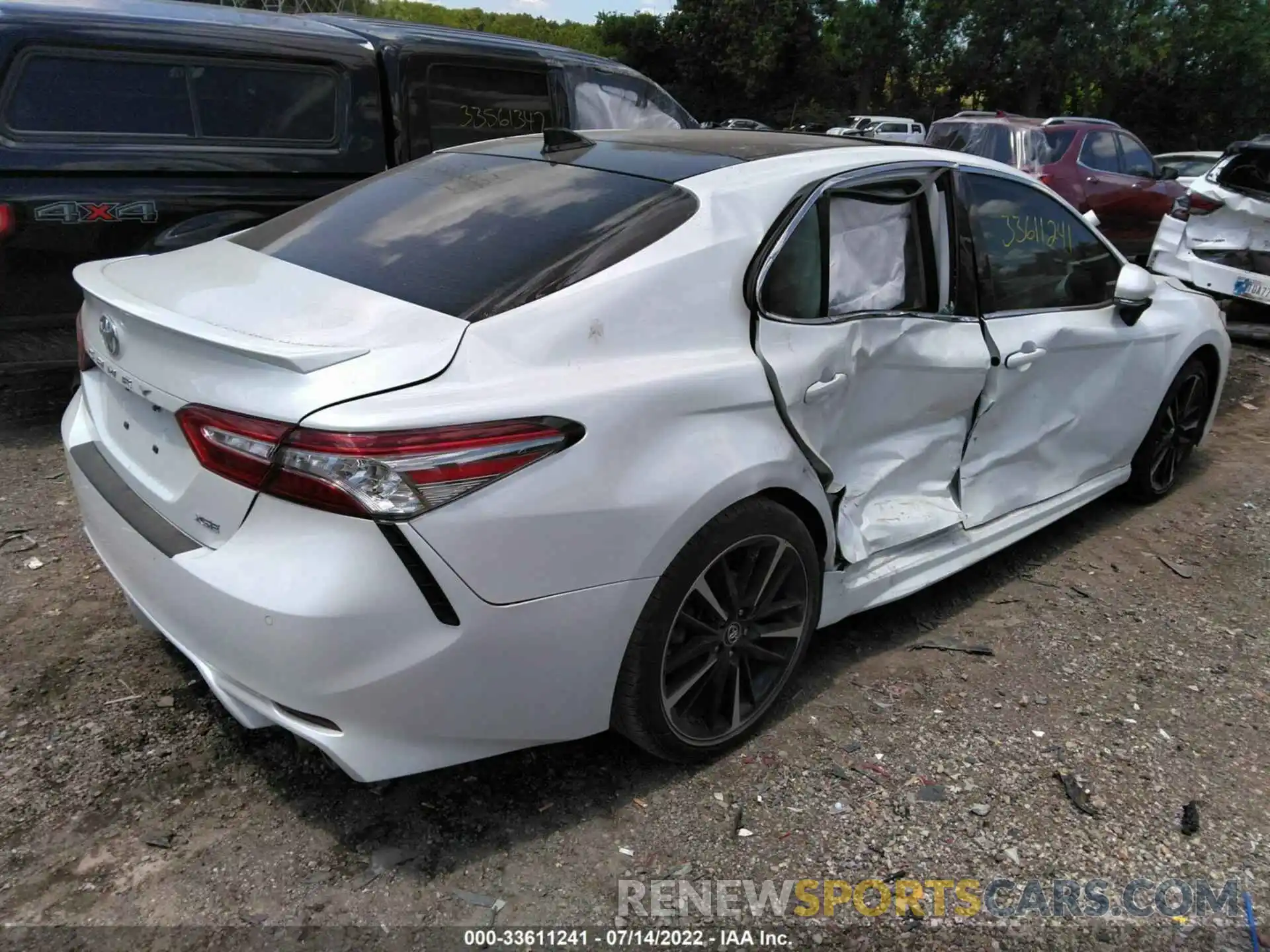 4 Photograph of a damaged car 4T1B61HK8KU801205 TOYOTA CAMRY 2019