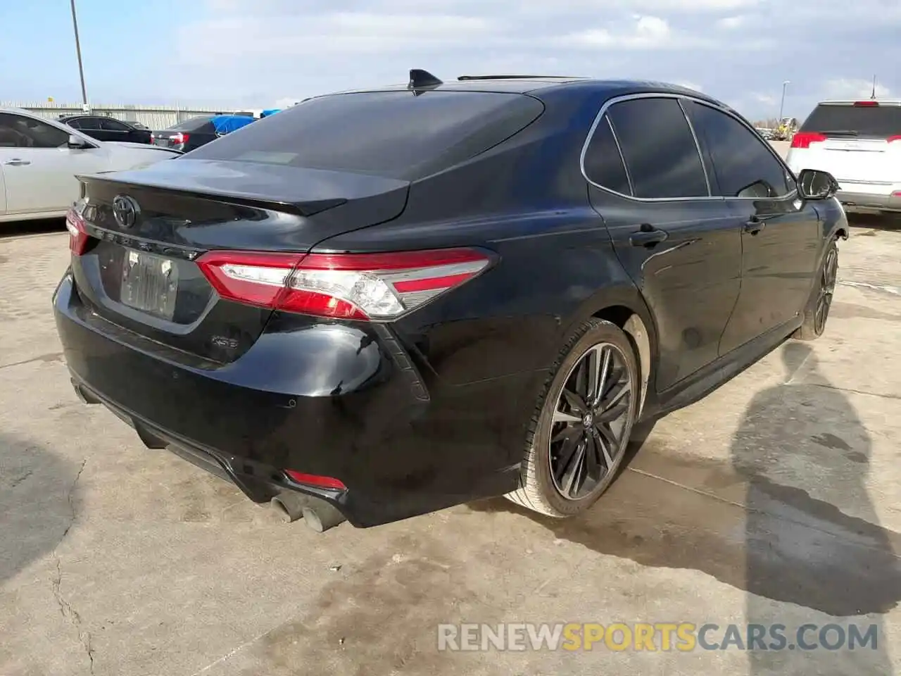 4 Photograph of a damaged car 4T1B61HK8KU819204 TOYOTA CAMRY 2019