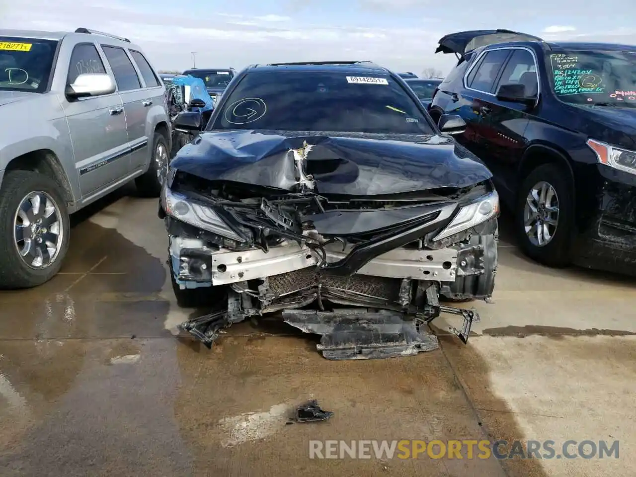 9 Photograph of a damaged car 4T1B61HK8KU819204 TOYOTA CAMRY 2019